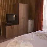 Nusa Guest house 3*